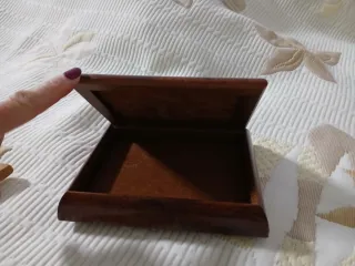 Caja de madera y metal decorada