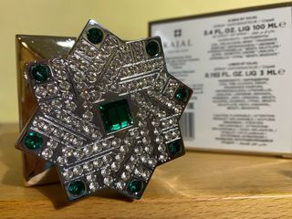 Kajal Almaz con cristales y esmeralda