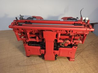 Hispano Olivetti M40 Roja Máquina de escribir