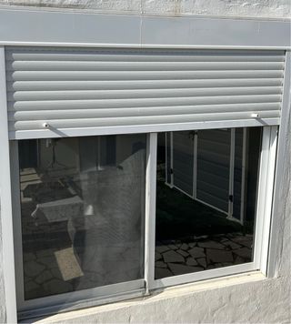 Ventanal con puertas y ventanas