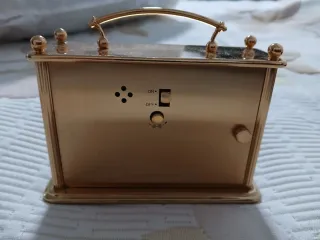 Reloj de mesa Rhythm dorado