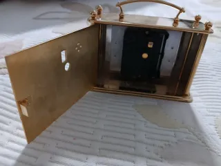 Reloj de mesa Rhythm dorado