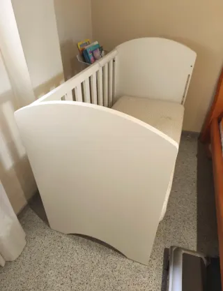 Cuna blanca para bebé