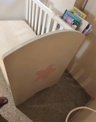 Cuna blanca para bebé