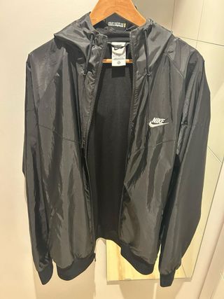 Cortavientos Nike Negro