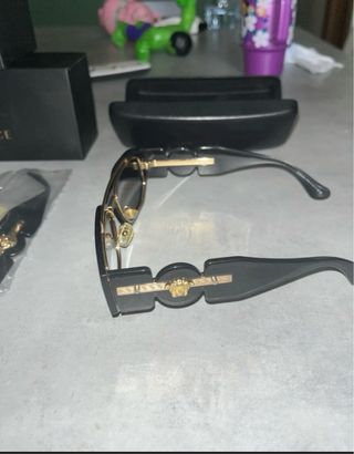 Occhiali Versace neri e oro