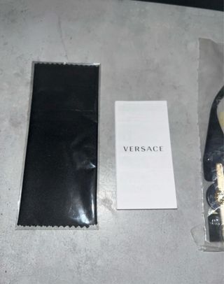 Occhiali Versace neri e oro