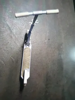 Patinete infantil azul y blanco