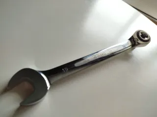 1 Combi carraca 19mm. Y 1 Accesorio carraca 1/2"