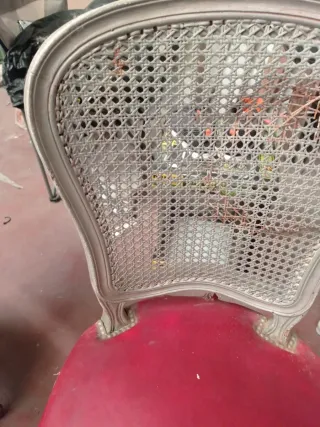 Silla antigua de madera y ratán