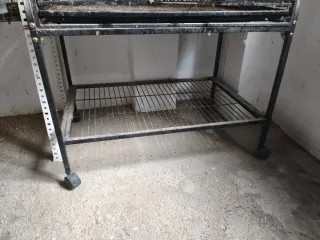 Pajarera grande metálica