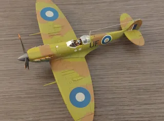 Maqueta Spitfire Mk Vb Trop 1:48