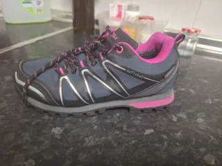 TALLA PARA 38 .Le falta la plantilla .Deportivas m