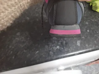 TALLA PARA 38 .Le falta la plantilla .Deportivas m