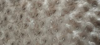 Manta suave beige y blanca