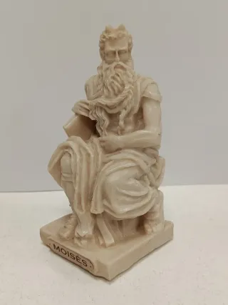 Escultura Moisés de Miguel Ángel en resina.