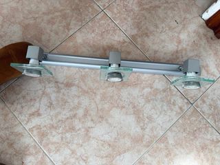 Lámpara de techo plateada con 3 focos