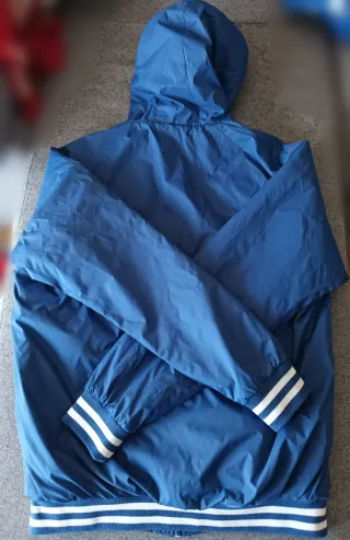 Chaqueta azul hombre con capucha