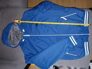 Chaqueta azul hombre con capucha