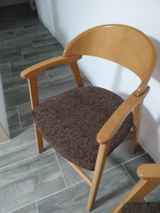 Due sedie in legno massello