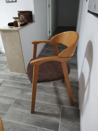 Due sedie in legno massello