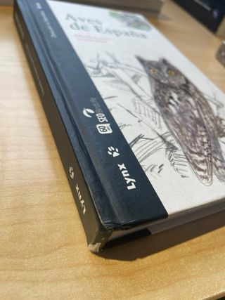 Colección de libros sobre aves.