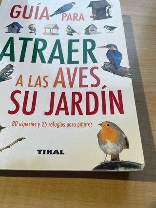 Colección de libros sobre aves.