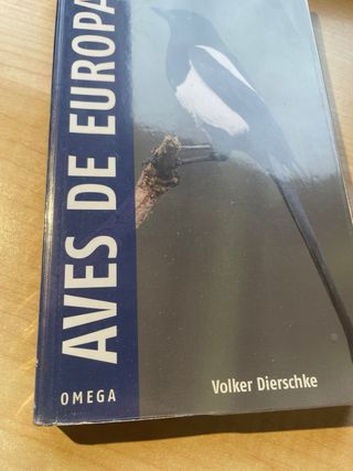 Colección de libros sobre aves.