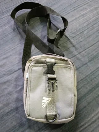 Bolso Adidas gris bandolera