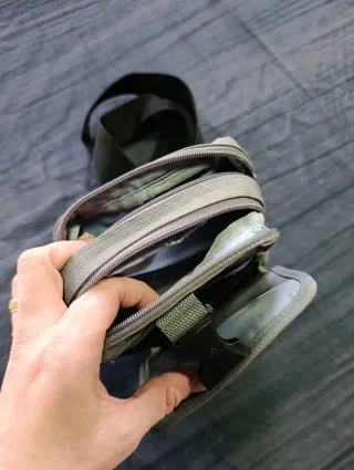 Bolso Adidas gris bandolera