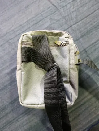 Bolso Adidas gris bandolera