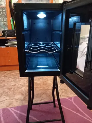 Vinoteca negra Alpina