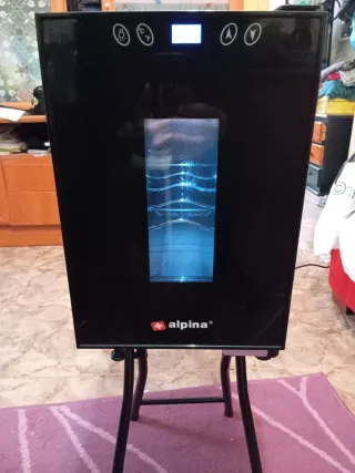 Vinoteca negra Alpina