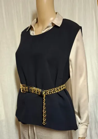 Gilet nero con cintura catena oro