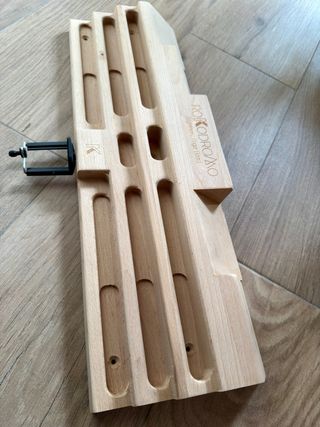 Handboard. Tabla de entrenamiento de escalada.