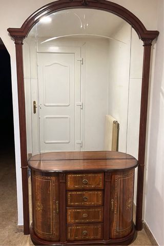 Mueble recibidor de madera con espejo