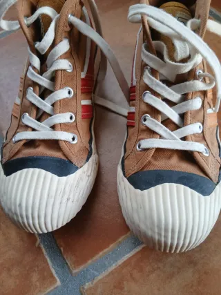 Zapatillas altas marrones. Talla 34