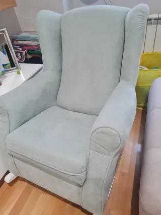 Sillón de lactancia mecedora verde