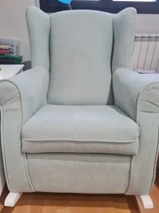 Sillón de lactancia mecedora verde