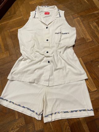 Conjunto pijama blanco blusa y short