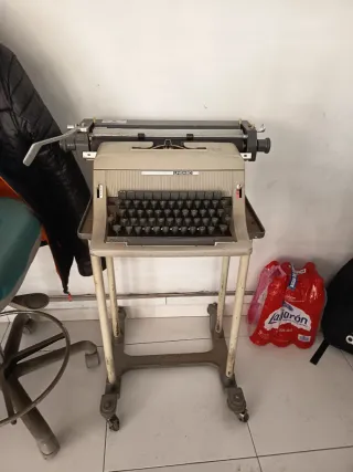 Olivetti Línea 90 Máquina de Escribir