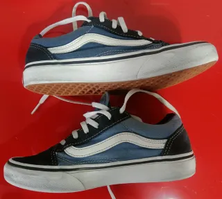 Zapatillas niño Vans. Talla: 34