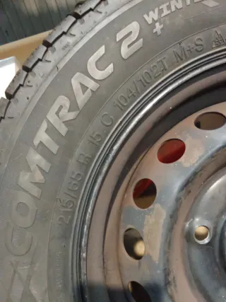 Llanta 15", con neumatico Vredestein Comtrac 2