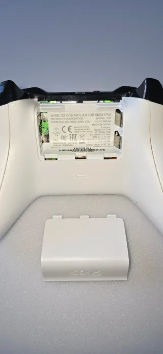 Mando Xbox One Blanco/Tengo otro en Negro.