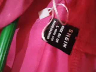 Sudadera rosa con capucha y pelo