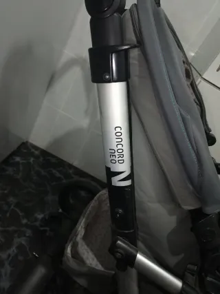 Carro de bebé gris Concord neo