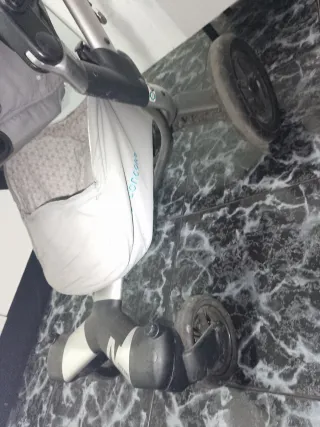 Carro de bebé gris Concord neo