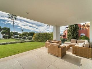 Chalet en alquiler en Nueva Andalucía centro en Marbella
