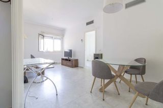 Piso en alquiler en Cruz Roja en Sevilla