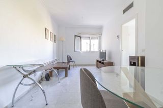 Piso en alquiler en Cruz Roja en Sevilla